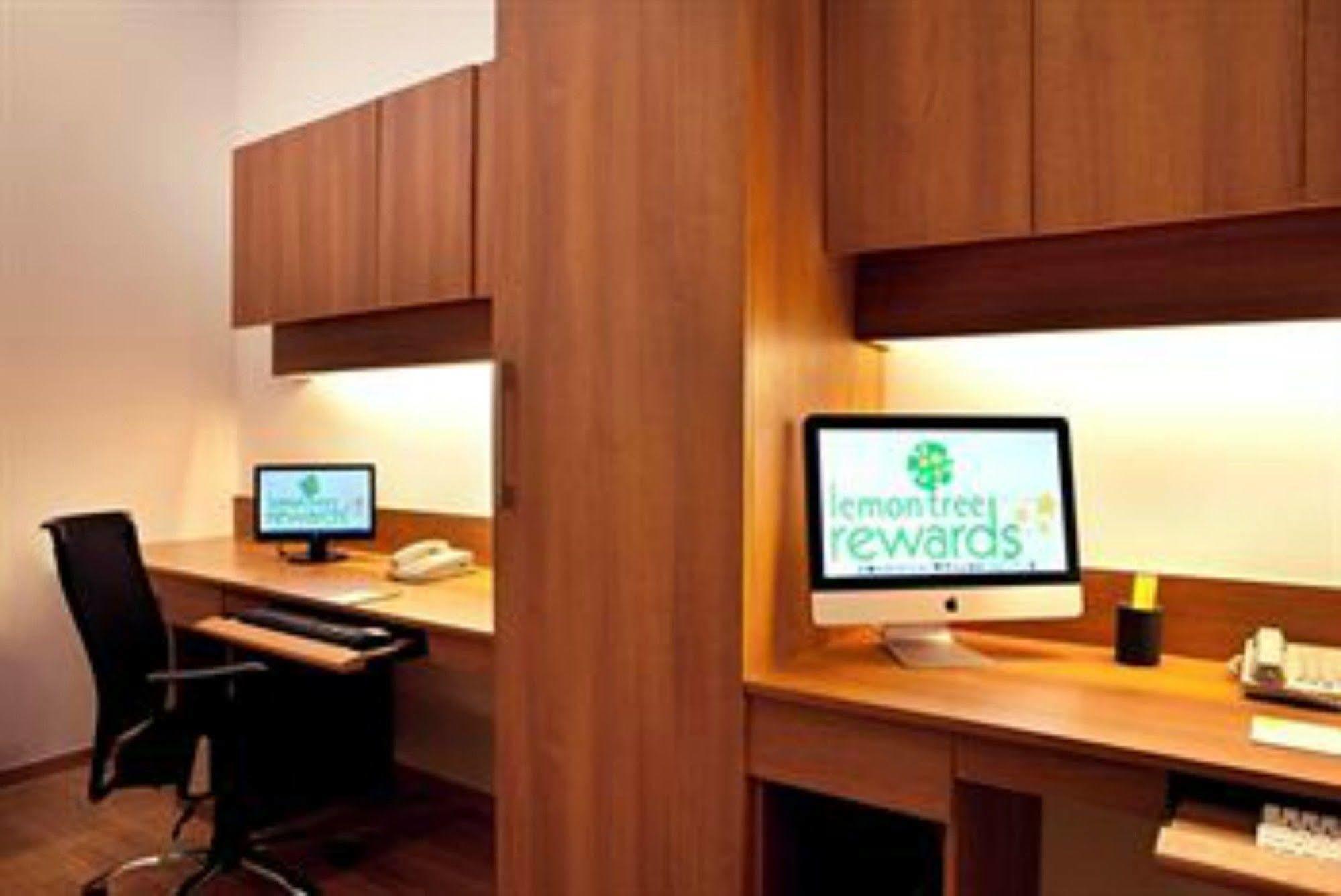 Lemon Tree Premier Hitec City Hyderabad Exteriör bild
